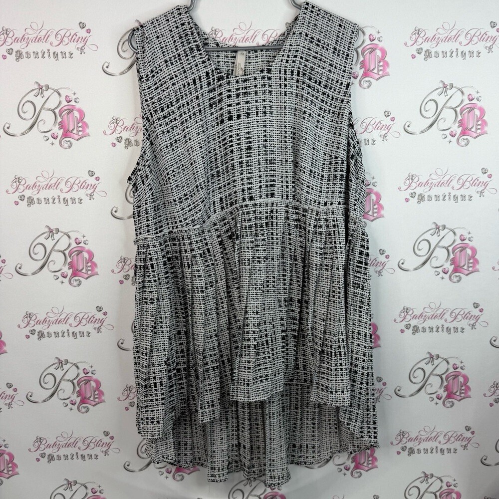 Melissa McCarthy seven7 tank top peplum ruffle Black and White Textured Blouse